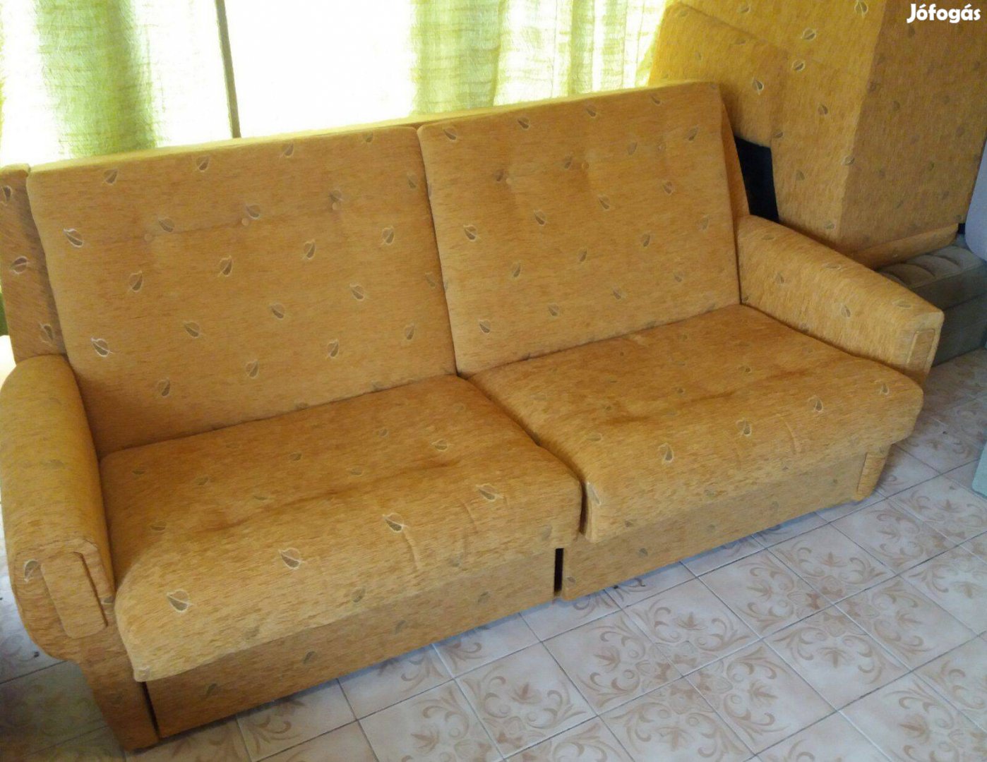 Újra kárpitozott ágyazható kanapé és fotelek