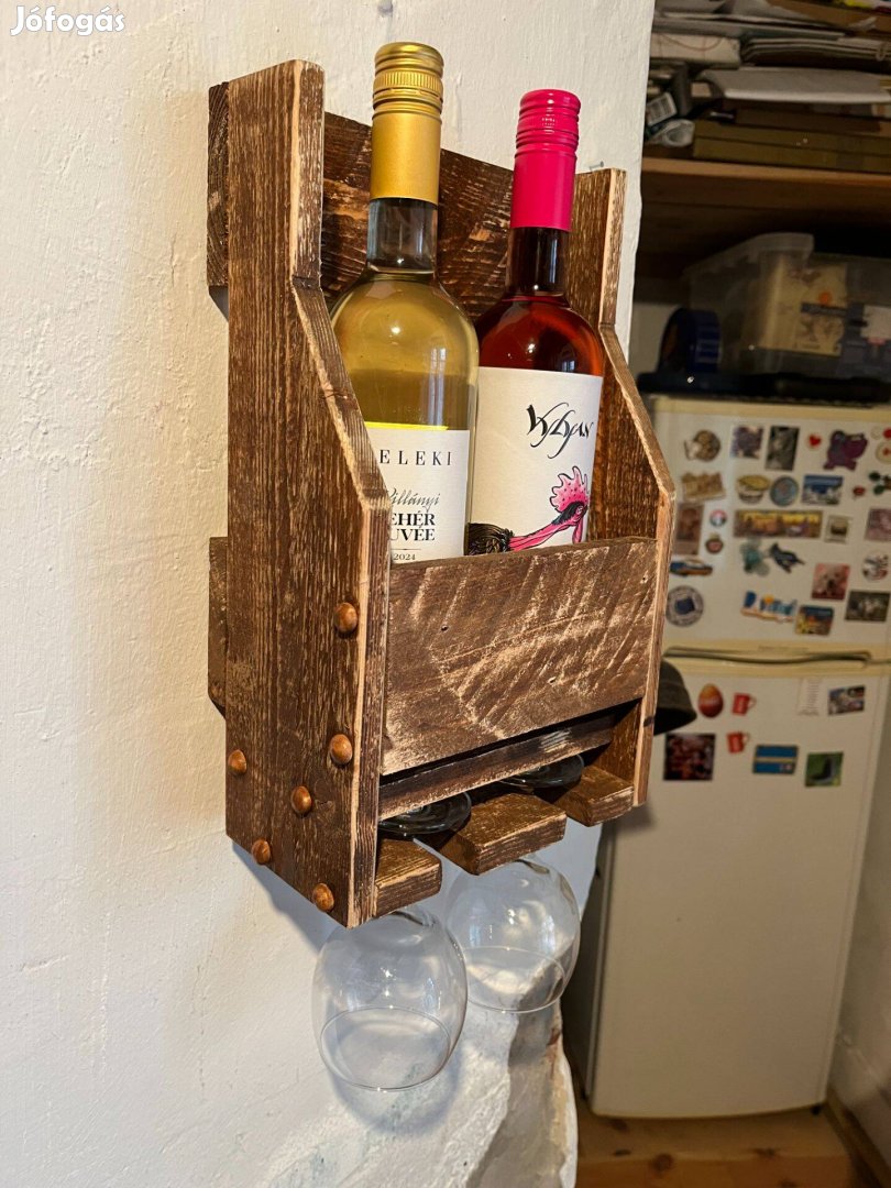 Újrahasznosított fából készült rusztikus fali bortartó 2