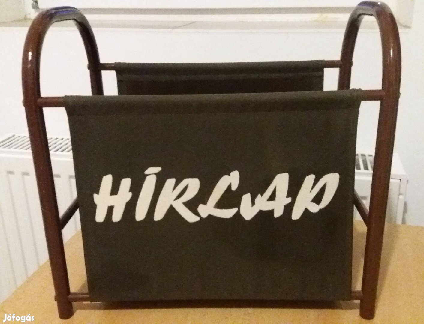Újságtartó , Hírlaptartó