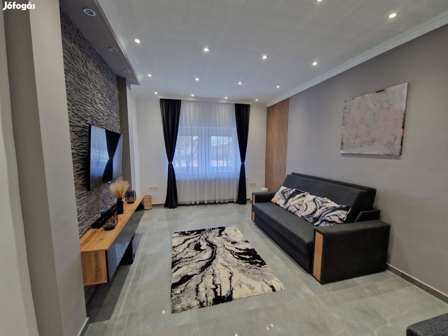 Újszászon igényesen felújított családi ház