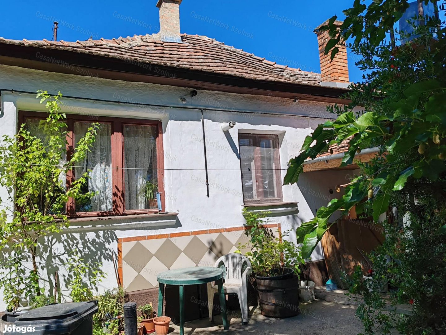 Újszászon kétszobás családi ház eladó!