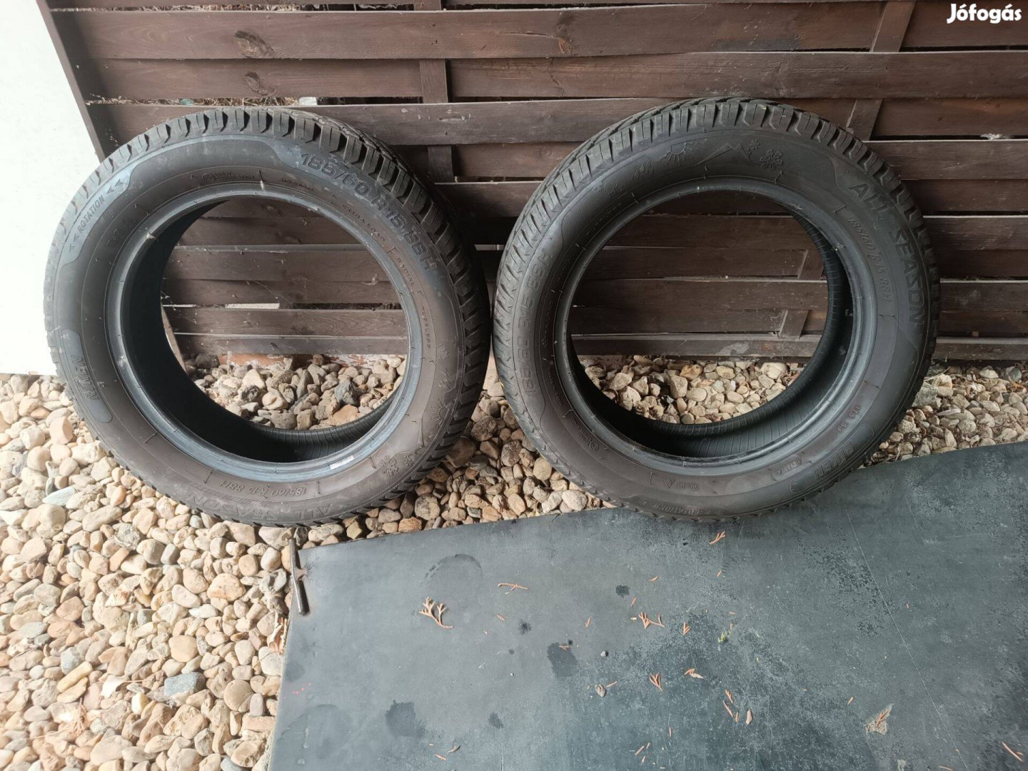 Újszerű 15"185/60 R 15 All Season gumi eladó!