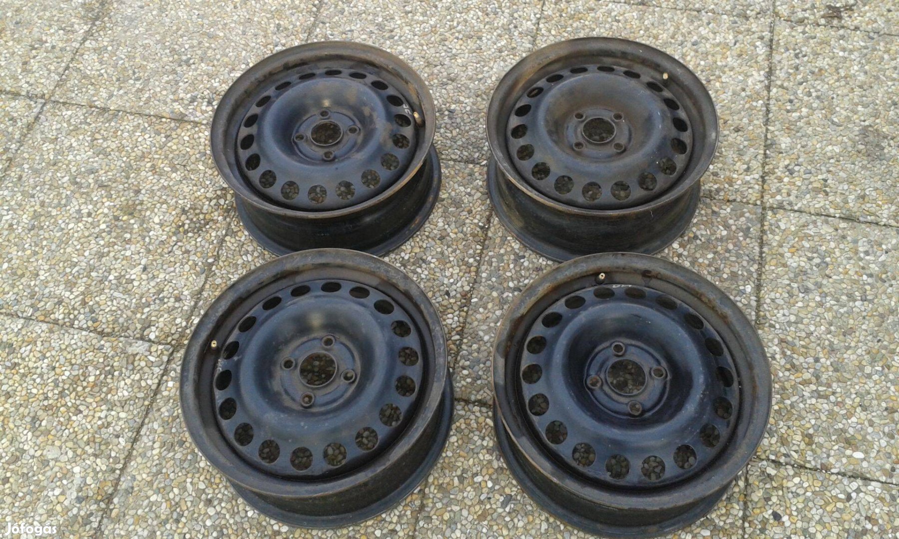 Újszerű 15" 4x100 acélfelnik Opel; Dacia; Fiat; Nissan; Renault