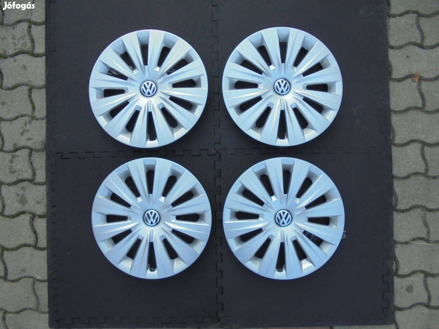 Újszerű 15-ös gyári Vw dísztárcsa szett eladó