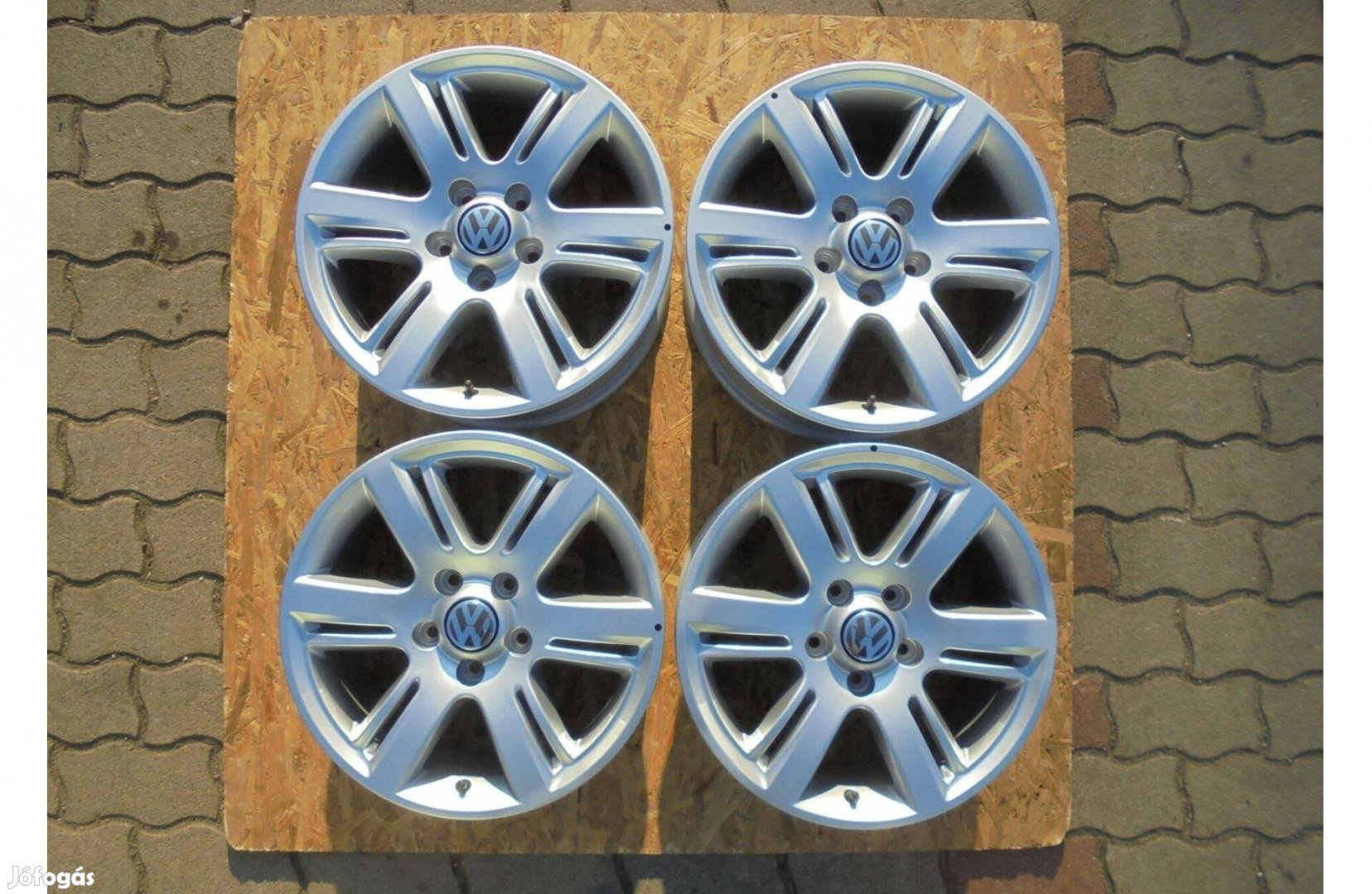 Újszerű 17-es Vw gyári alufelni eladó