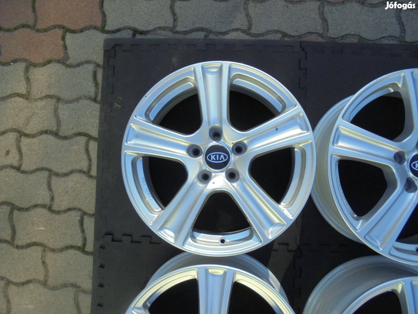 Újszerű 17-es alufelni japán típusokra eladó