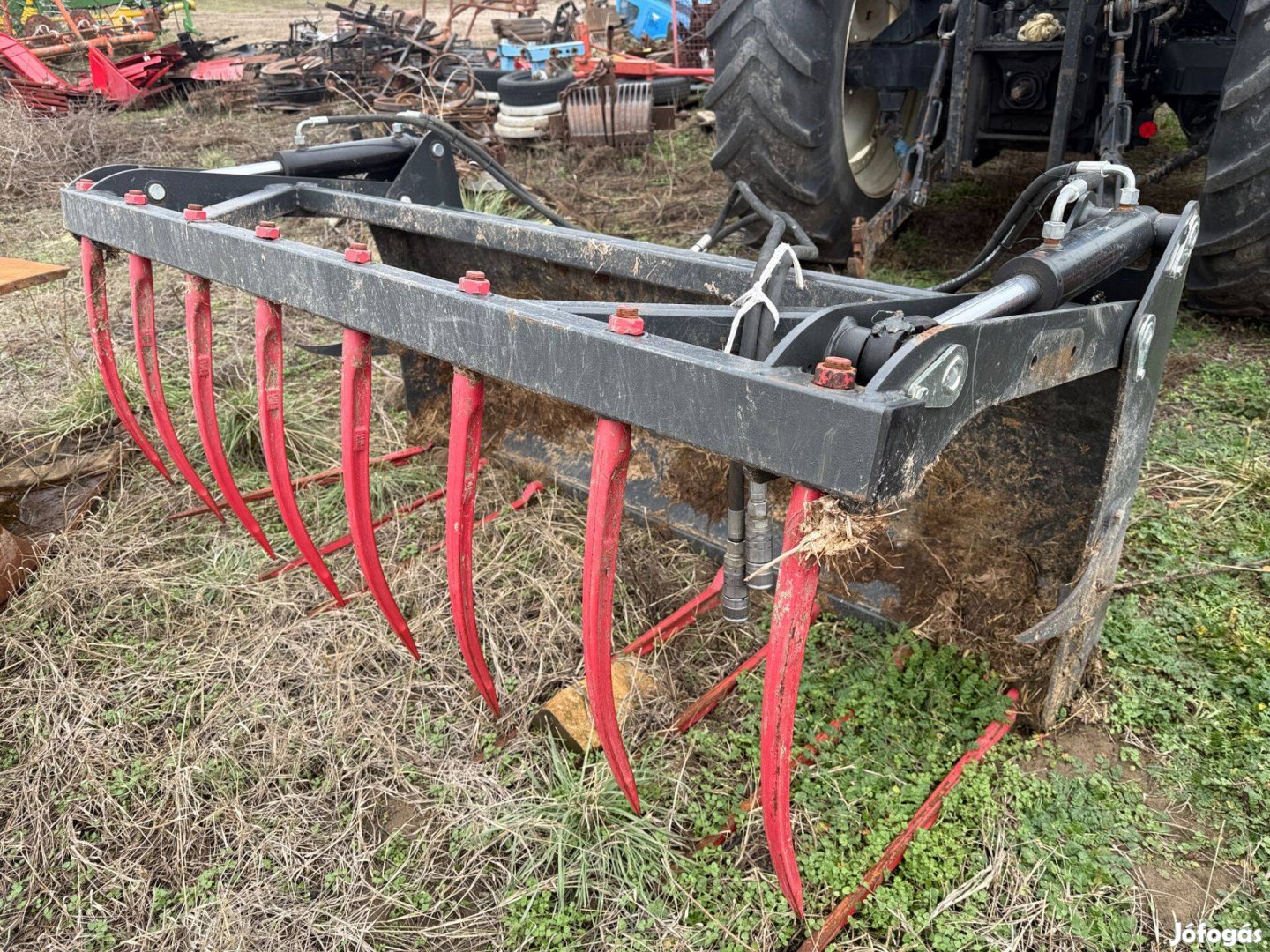 Újszerű 180 cm széles hidraulikus trágyavilla homlokrakodóho