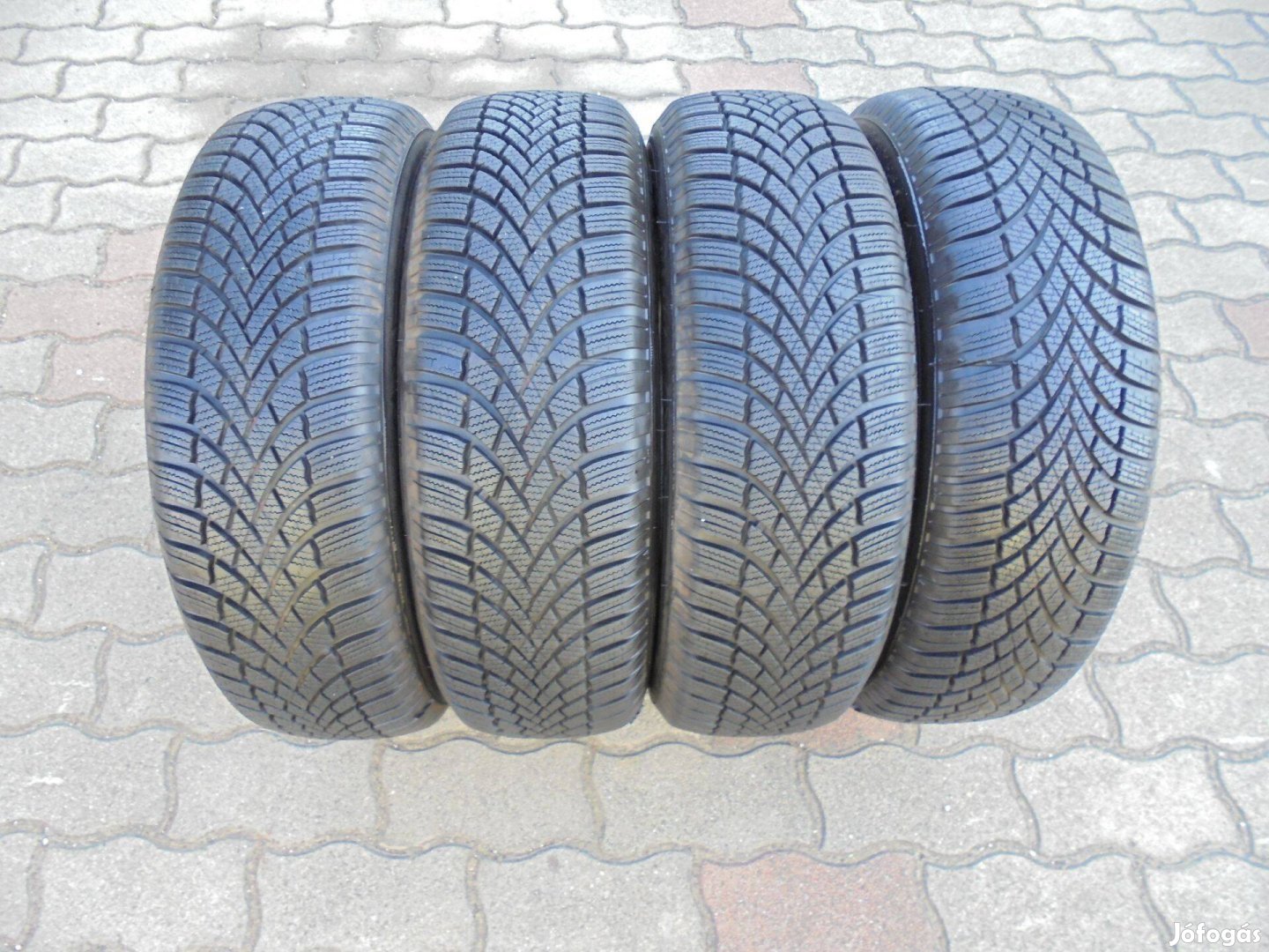 Újszerű 185/65 R 15-ös 2021-es Bridgestone téli gumi eladó