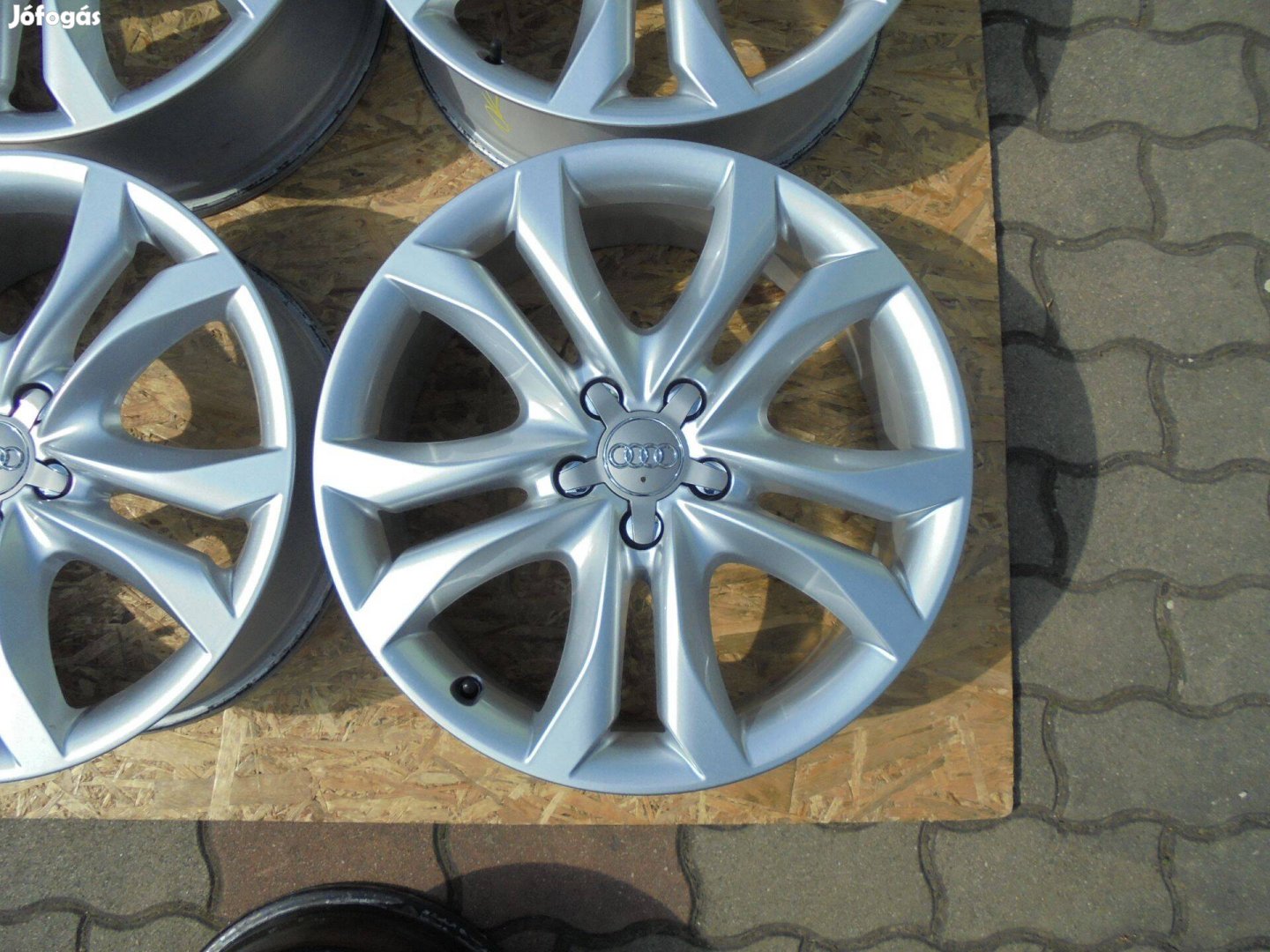 Újszerű 19-es Q5 ös gyári alufelni