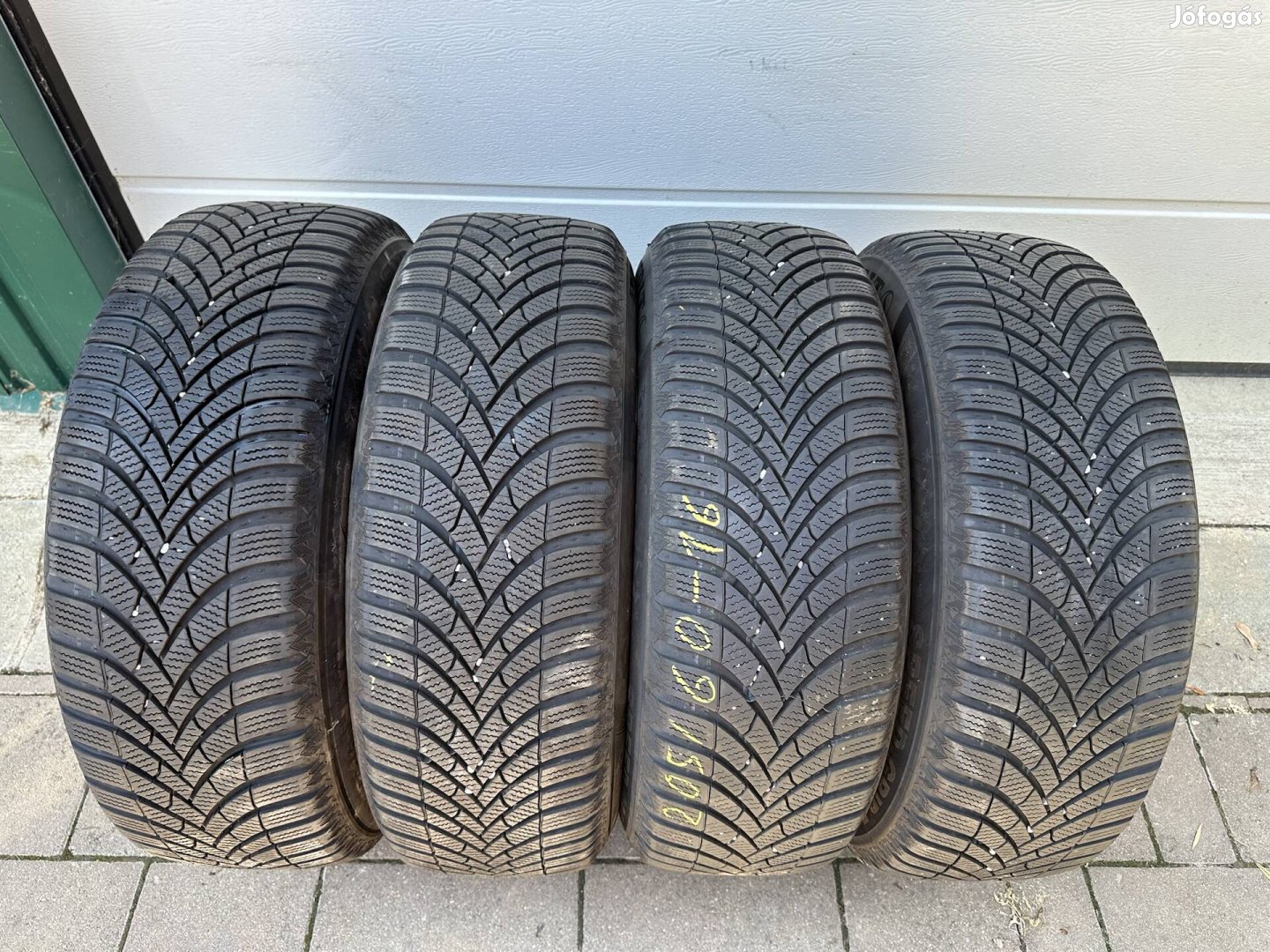Újszerű 2023-as 205/60 R16 7-7,5mm Semperit téli gumi