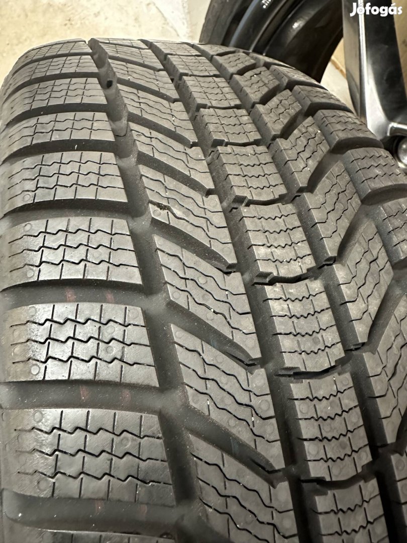 Újszerű 205/45 R17 8-8,5mm Contiwintercontact TS870 téli gumi DOT3222