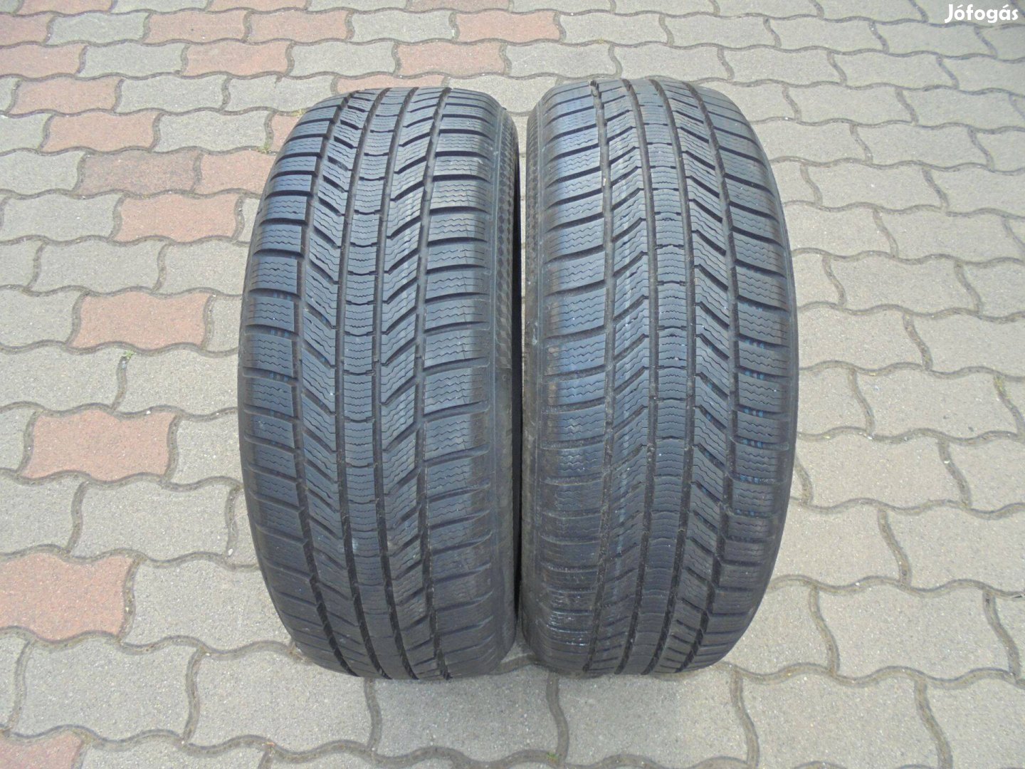 Újszerű 205/50 R 17-es Continental téli gumi pár eladó