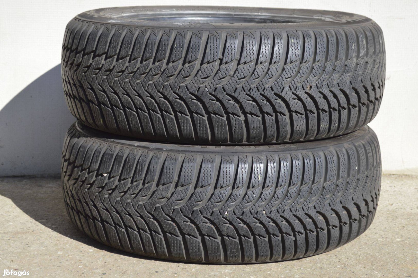 Újszerű 205/55R16 Kumho 8mm téli gumi 205/55 R16