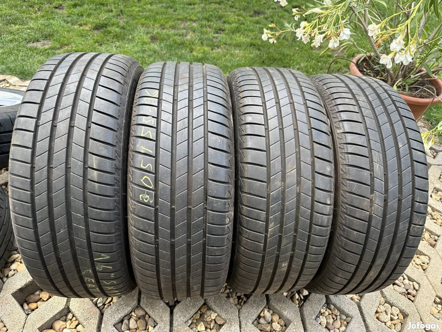 Újszerű 205/55 R16 7-7,2 mm Bridgestone Turanza T005 nyári gumi eladó
