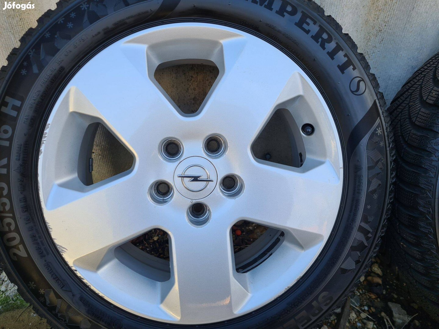 Újszerű 205/55 R16 téligumi Opel alufelnivel