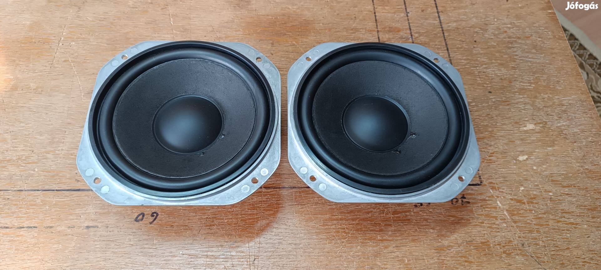 Újszerű 20-as, 8 collos, gumiperemes Yamaha hangszóró, mélynyomó pár