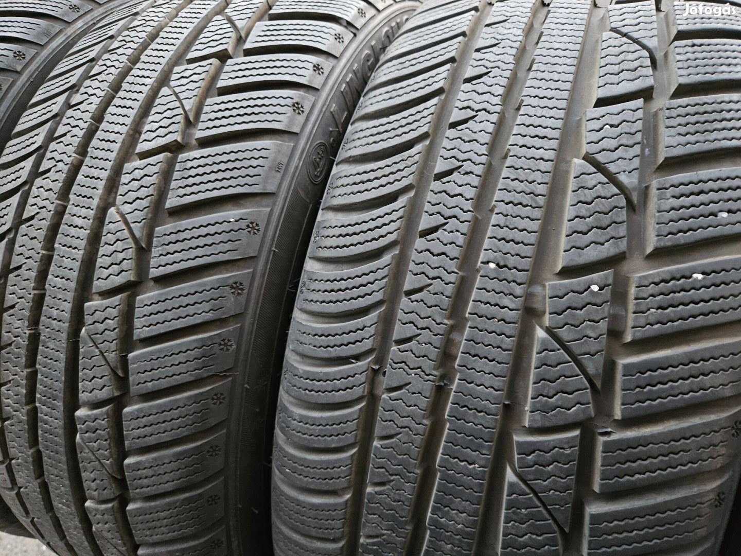 Újszerű 215/45R17 UHP Téli Gumi Szett Linglong ~8mm DOT21 - Ár/4db