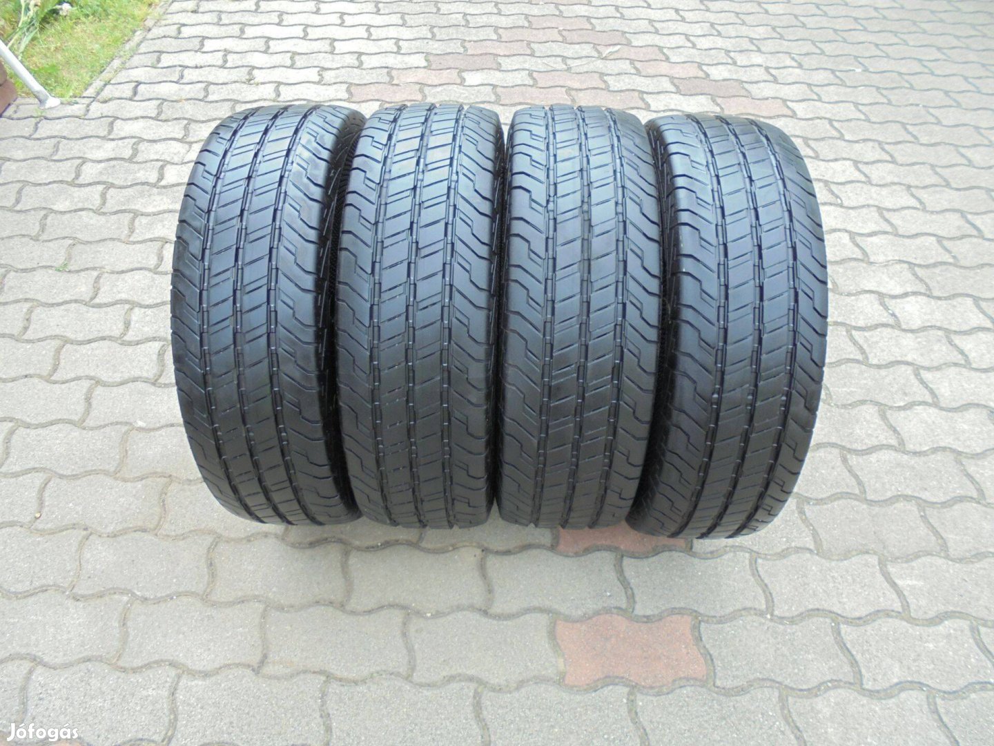 Újszerű 215/70 R 15" -ös 2024-es Continental nyári TGK gumi