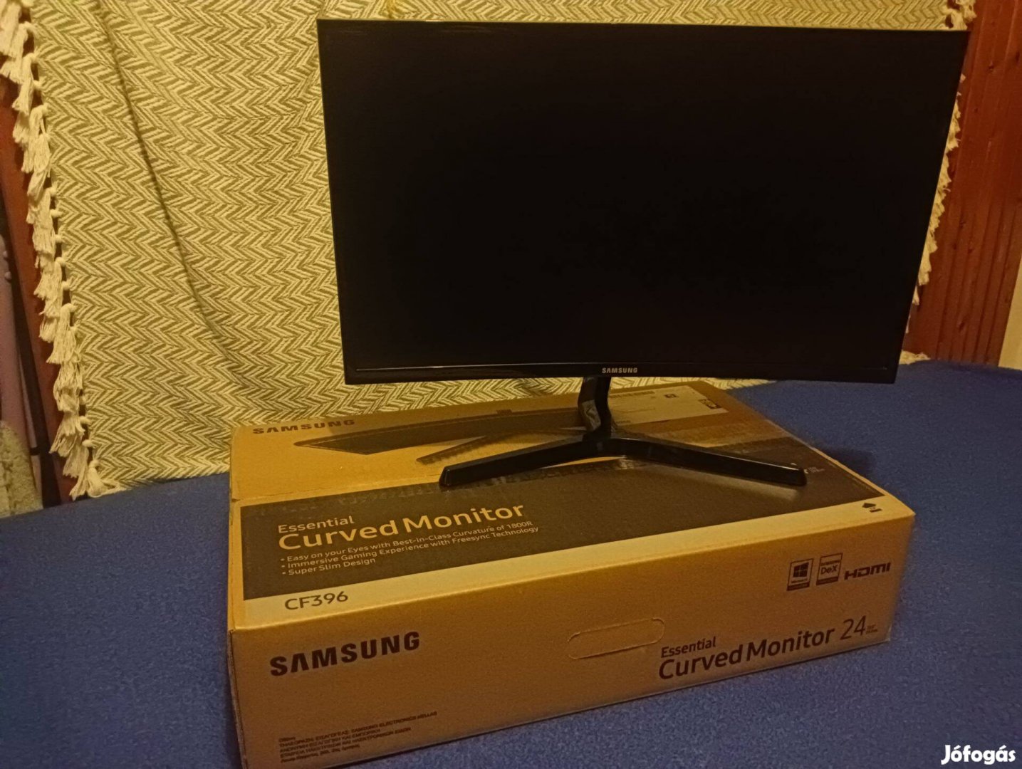 Újszerű 24"-os ívelt Samsung FHD monitor szállítással