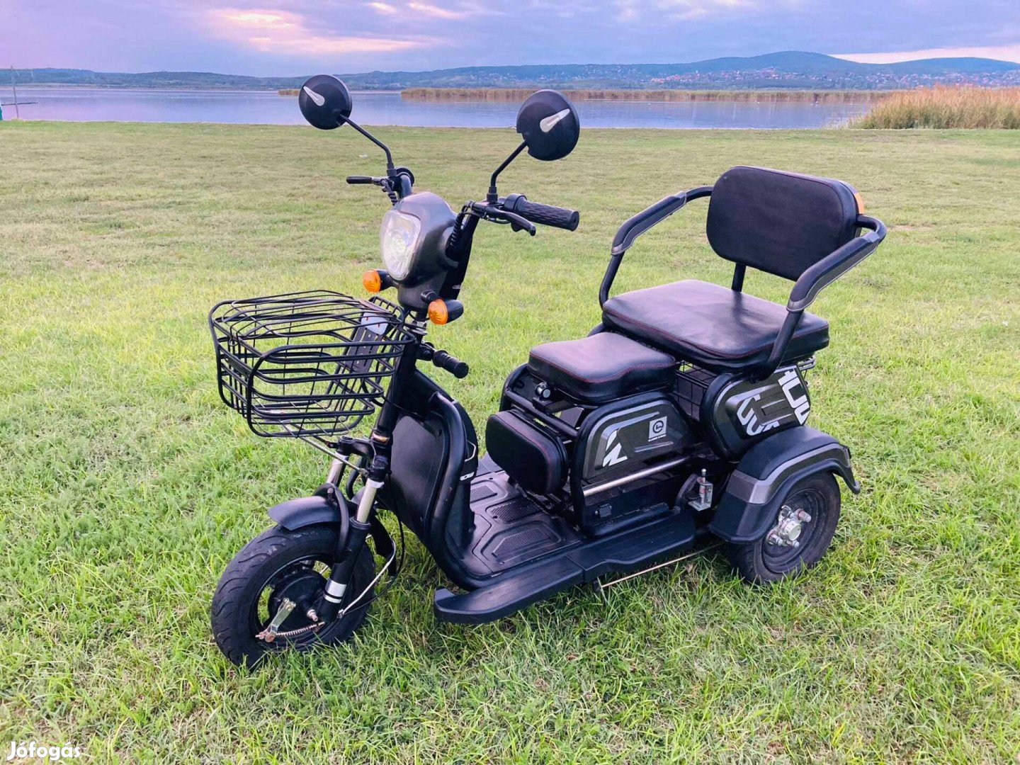 Újszerű 25kmh elektromos MOPED Rokkant Kocsi Rokkantkocsi robogó