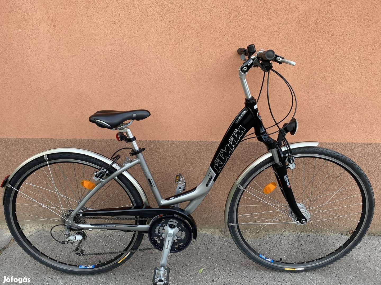 Újszerű,28-as,Agydinamos Alu KTM Magura Olajfékes,minosegi Trekking.