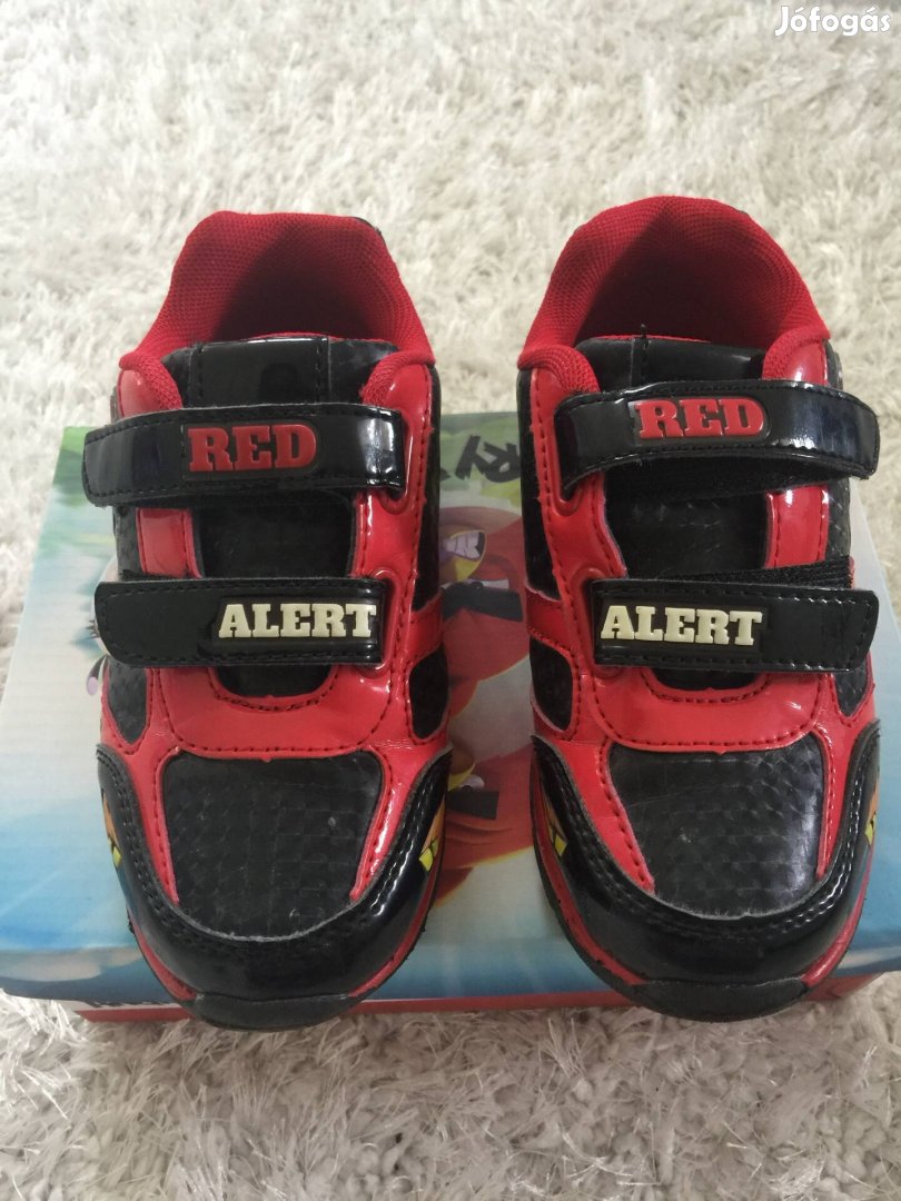 Újszerű 28-as fiú sportcipő