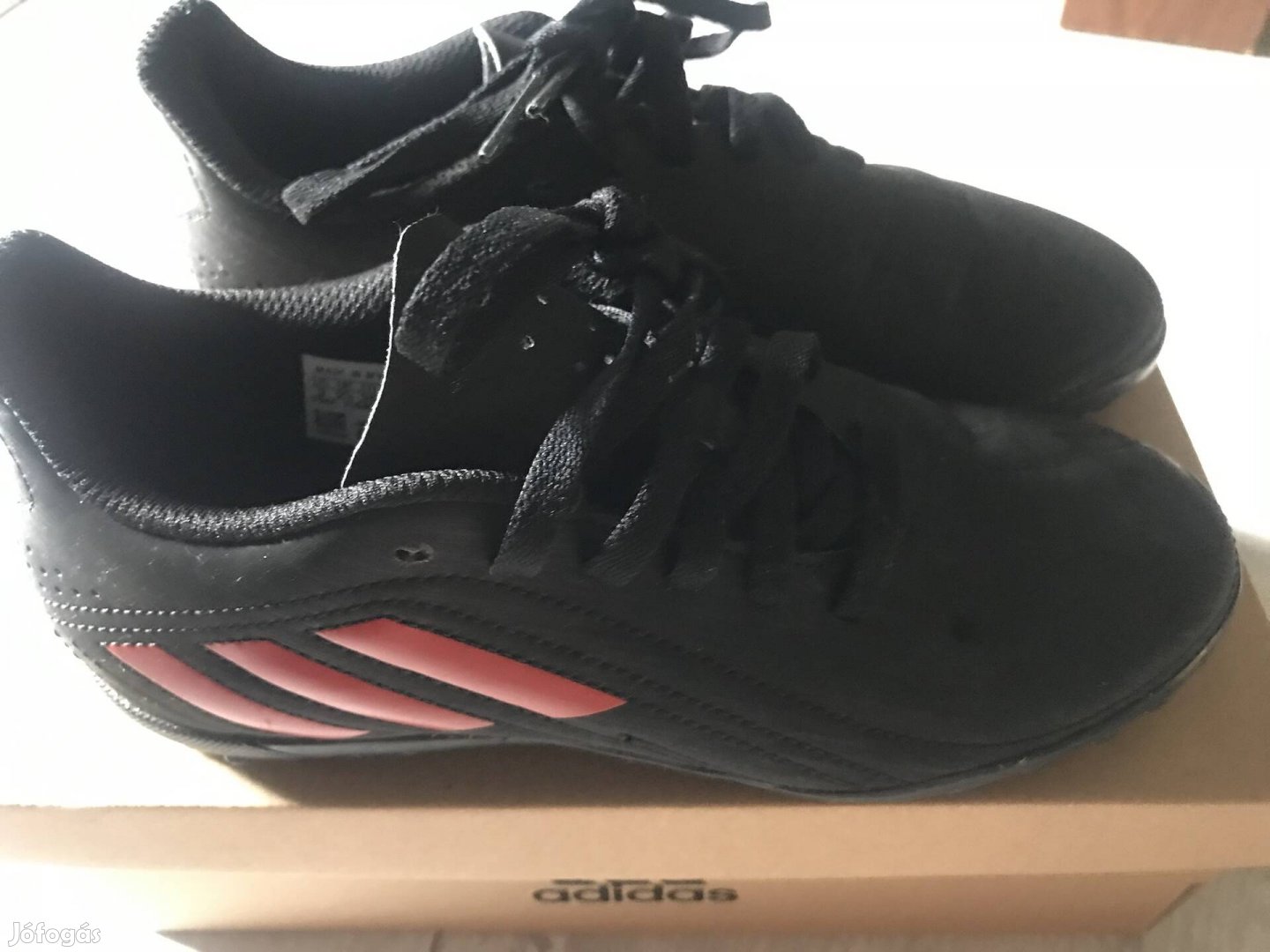 Újszerű 34-es Adidas focicipő