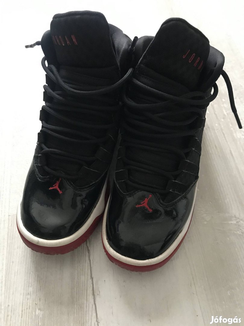 Újszerű 37,5-es Nike Air Jordan sportcipő