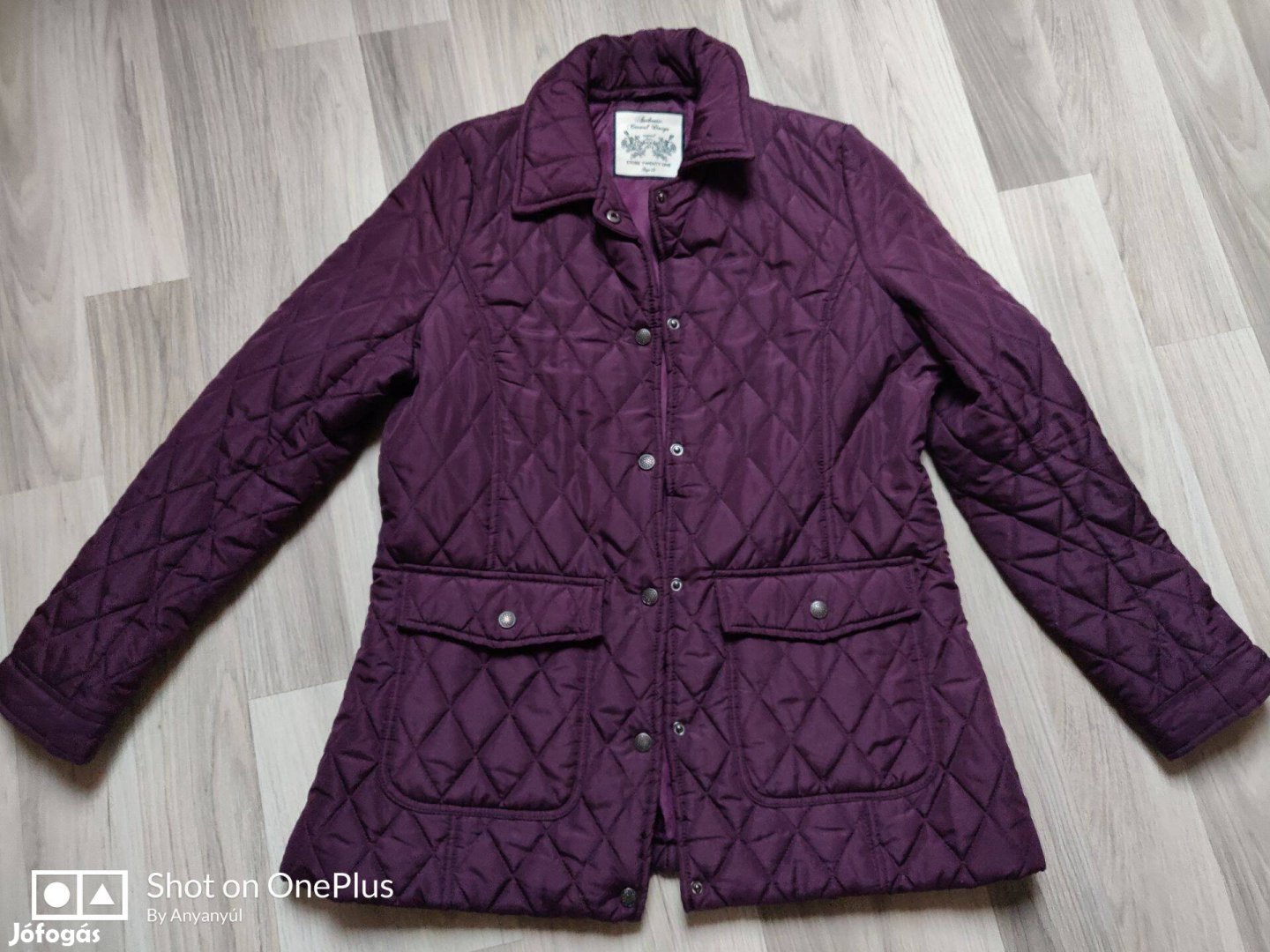 Újszerű 42-es steppelt kabát
