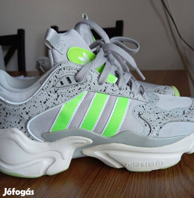 Újszerű Adidas Magmur Runner cipő - 39,5