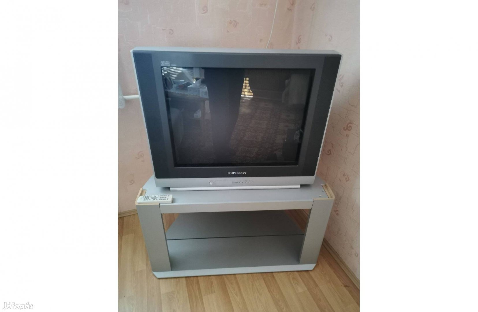 Újszerű Daewoo 28" - 72 cm TV tévé ajándék TV állvánnyal