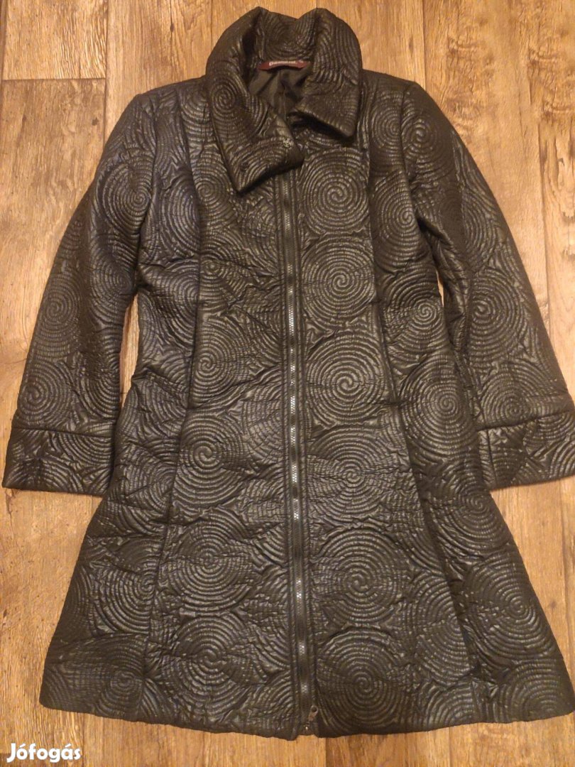 Újszerű Desigual fekete hímzett kabát - 42
