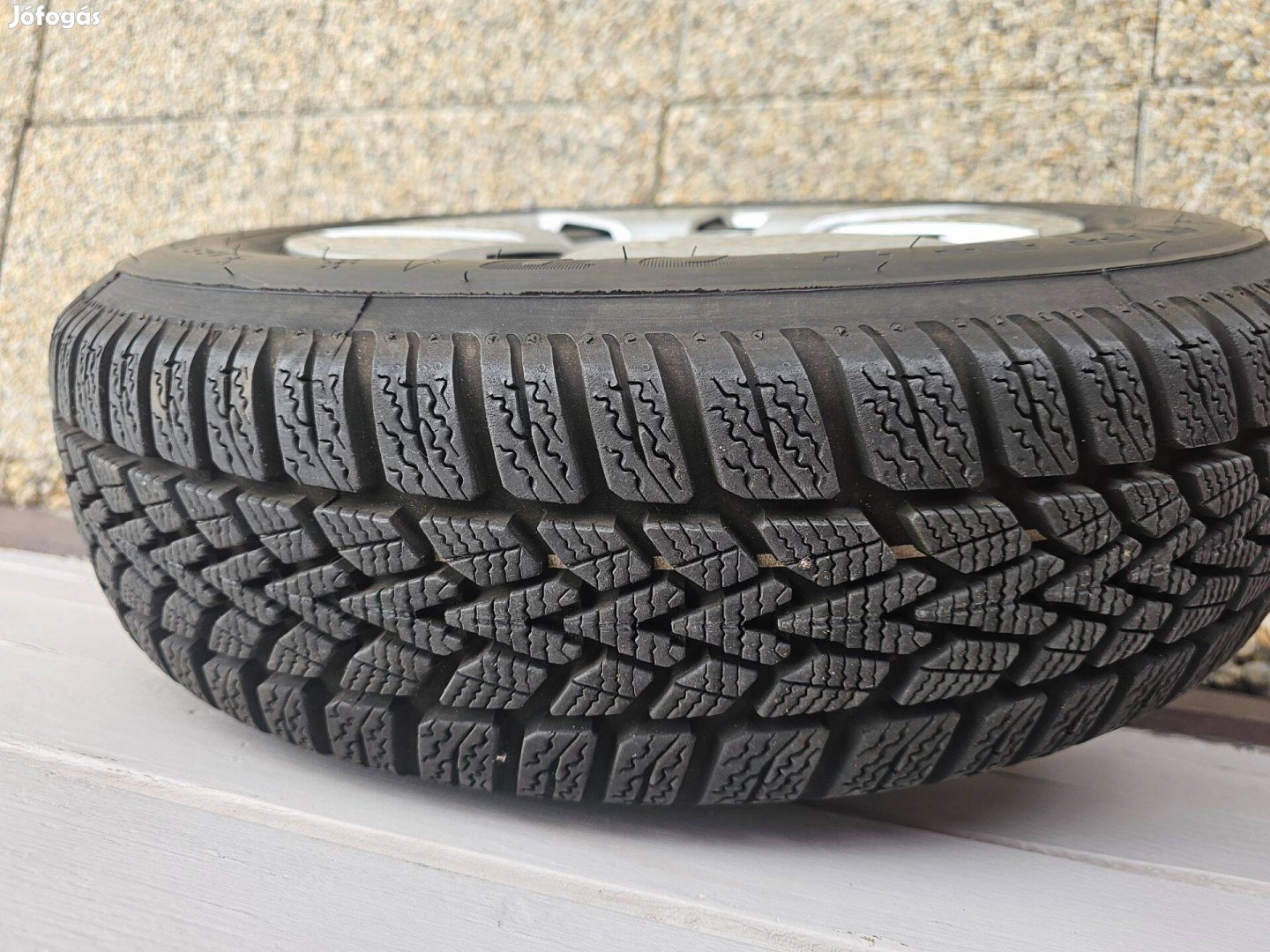 Újszerű Dunlop Winter Response 165/70R14 téli gumi lemez felnin 4 db