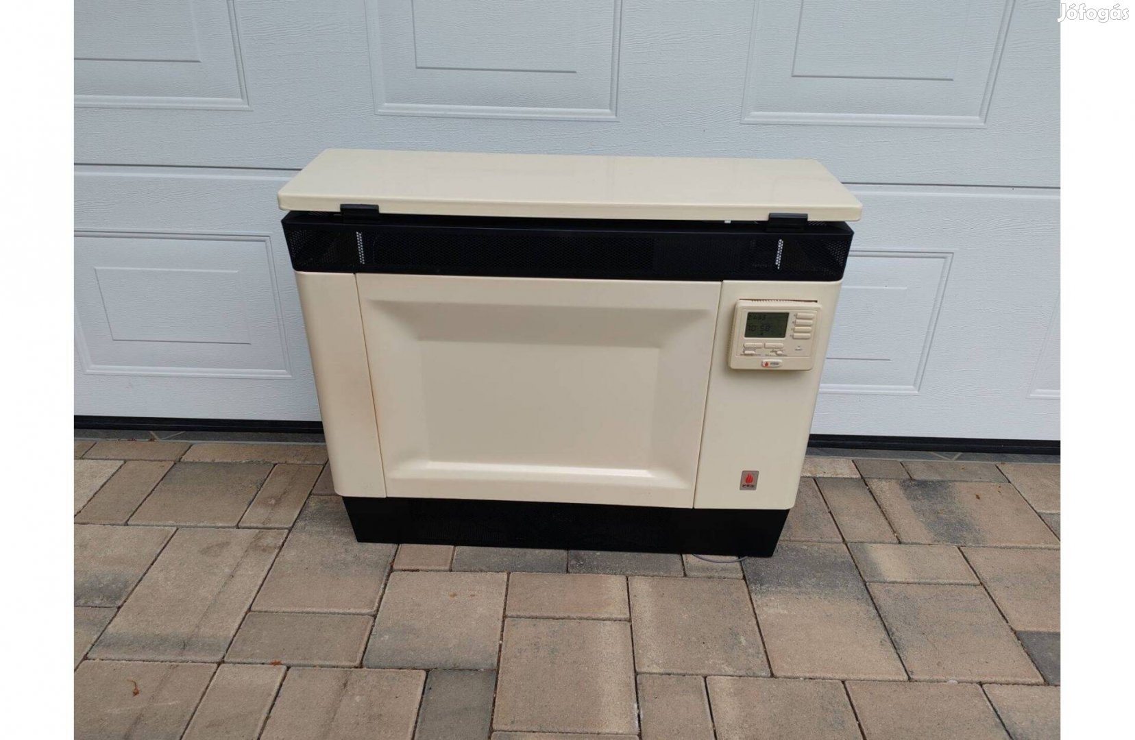 Újszerű FÉG eRp F8.60 parapetes konvektor digitális 1 év