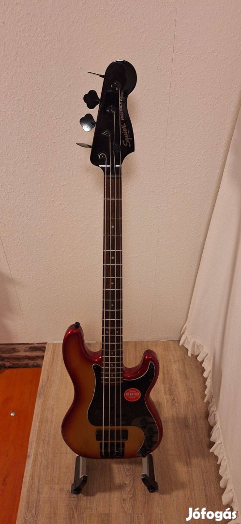 Újszerű Fender Squier Basszusgitár