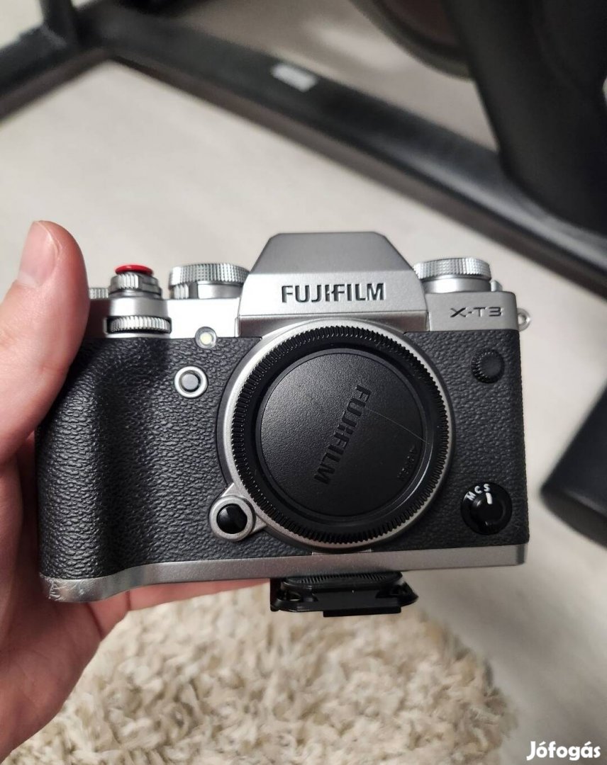 Újszerű Fujifilm X-t3 , 1800 expós, markolattal 
