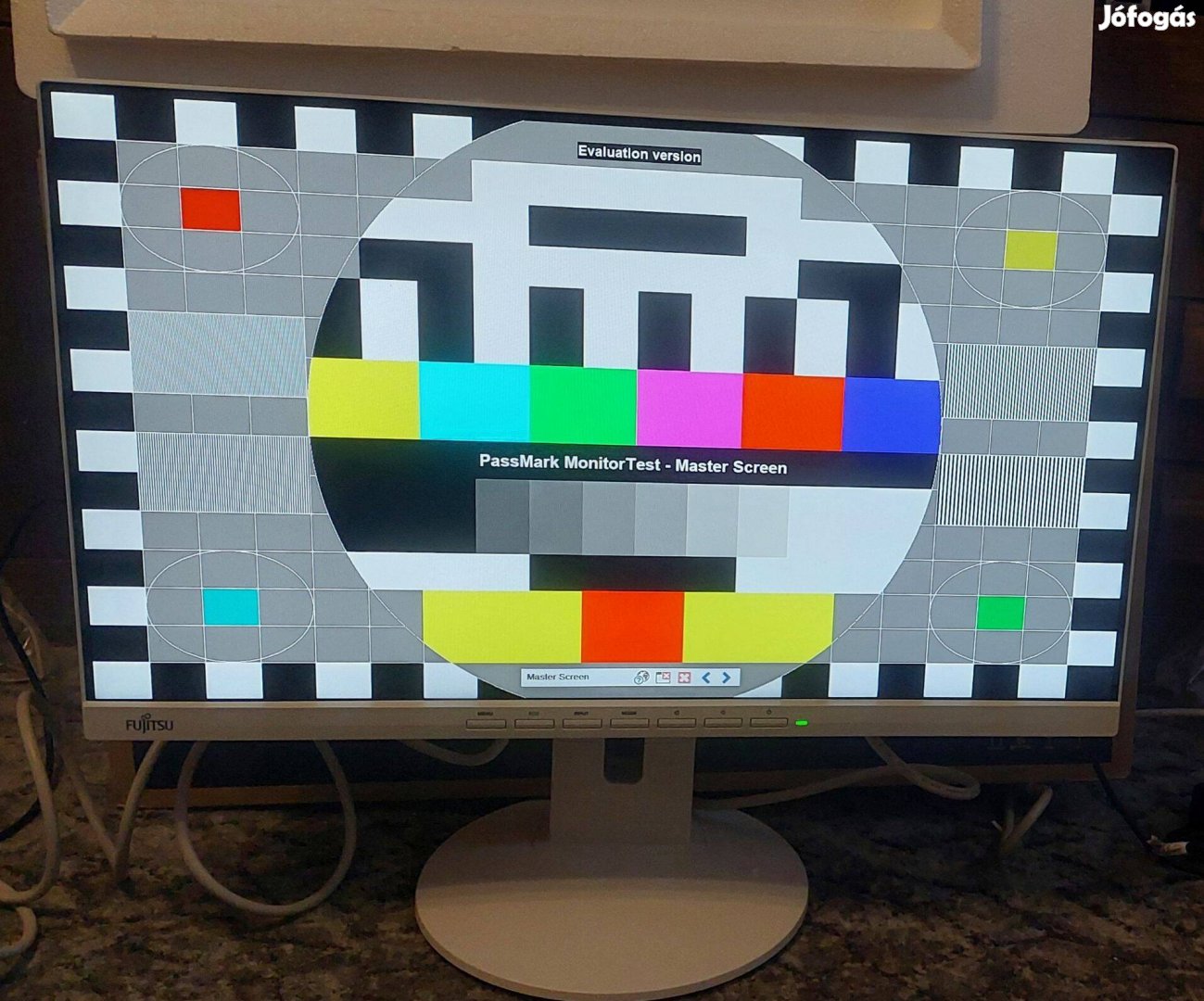 Újszerű Fujitsu fehér IPS monitor B24-9 TE dobozában vezetékekkel