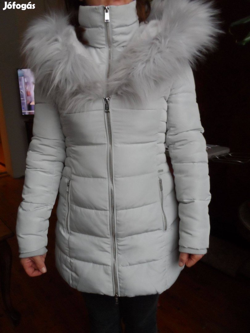 Újszerű Guess női téli kabát pehelykabát XS
