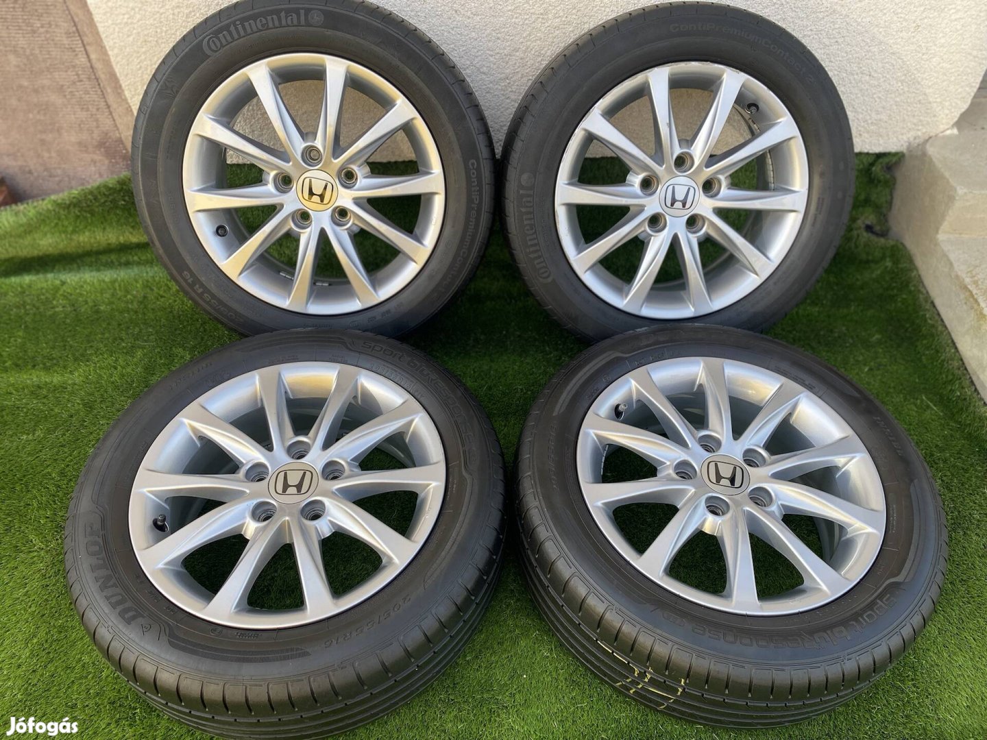 Újszerű Honda Civic gyári 16" alufelni 205/55R16 nyári