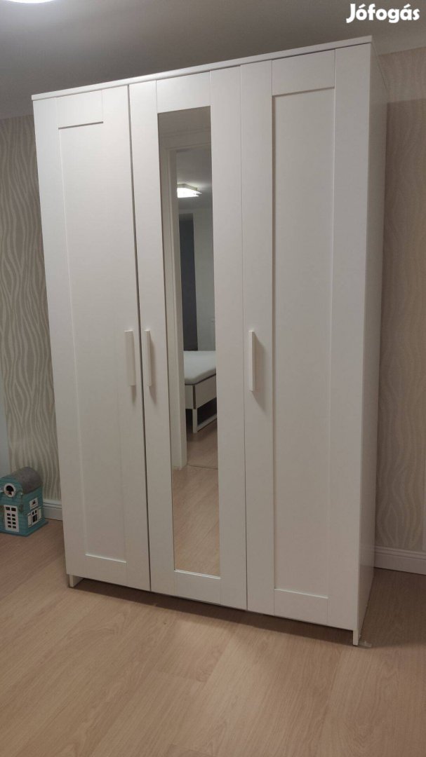 Újszerű Ikea Brimnes 3 ajtós tükrös fehér gardróbszekrény eladó