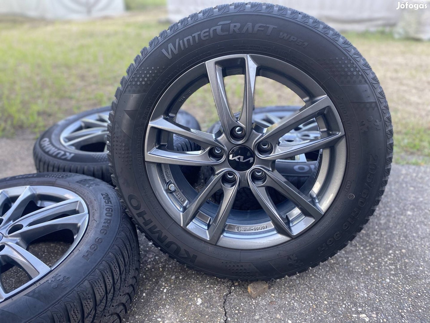 Újszerű Kia alufelni szett 16"-os 205/60R16 téli