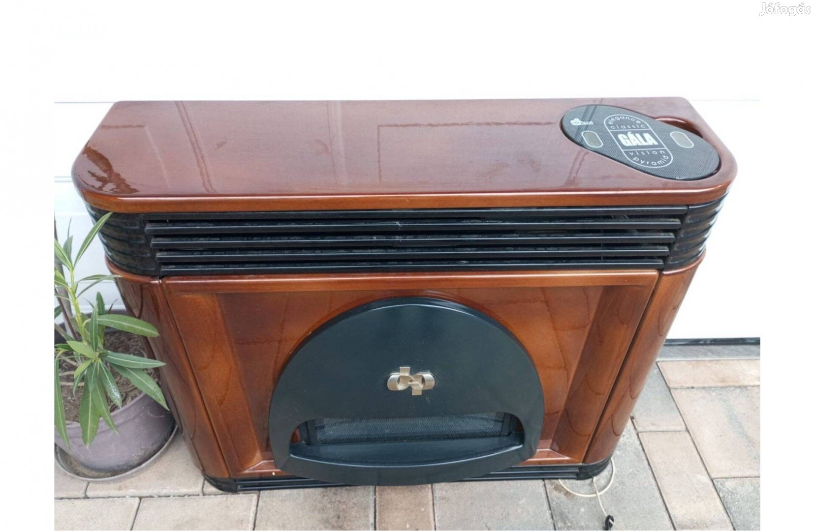 Újszerű Lampart látványkonvektor parapetes konvektor 1 év