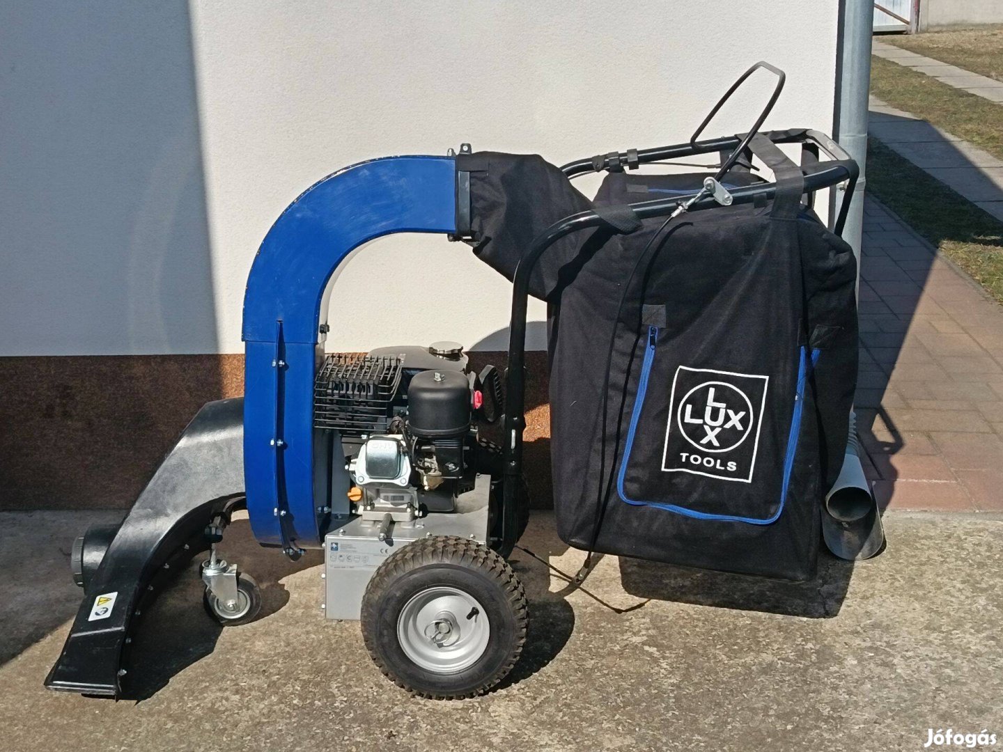 Újszerű Lux Tools 163cm3 4.1KW Lombszívó gép eladó!