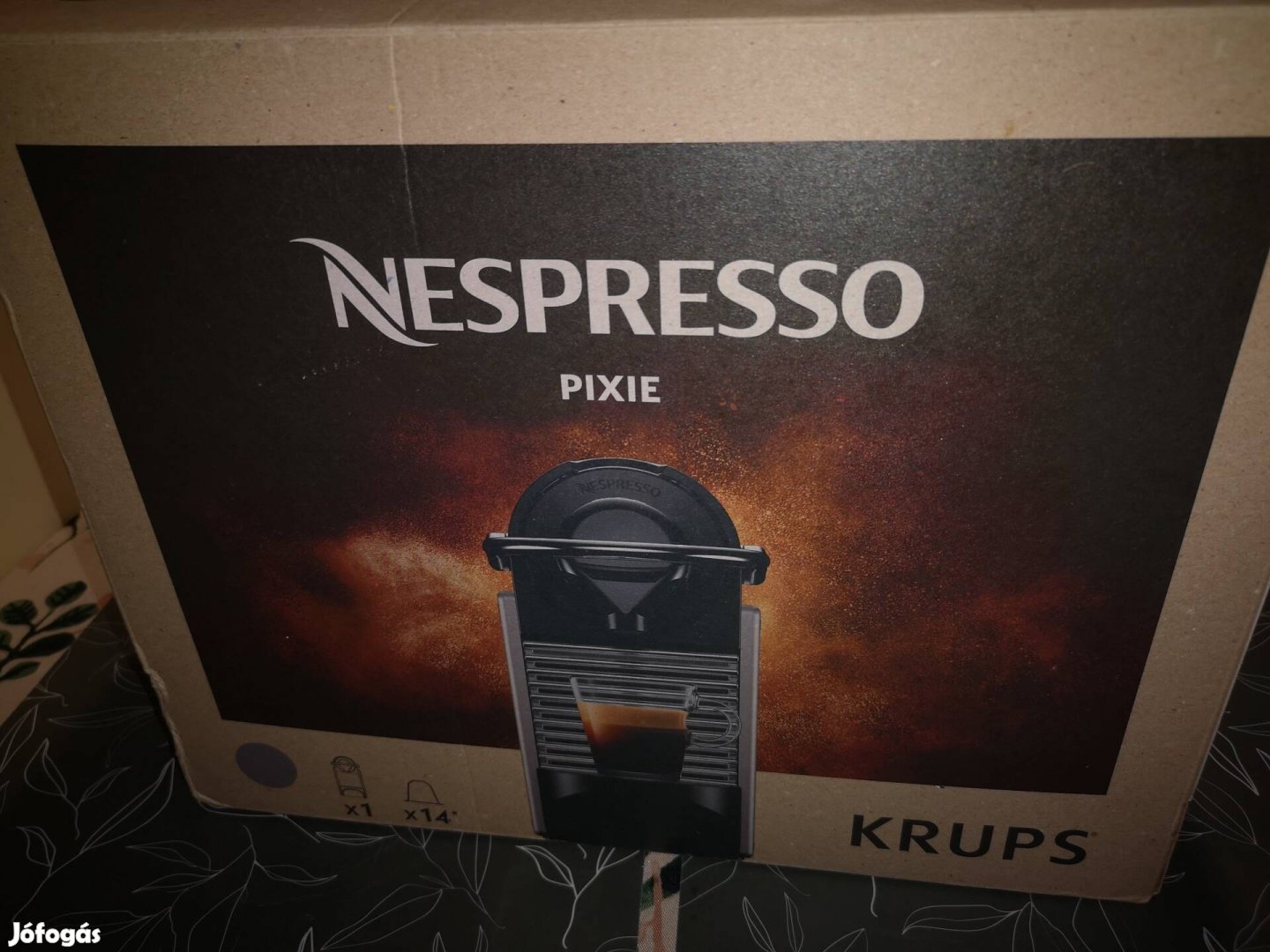 Újszerű Nespresso Pixie kapszulás kávéfőző dobozában