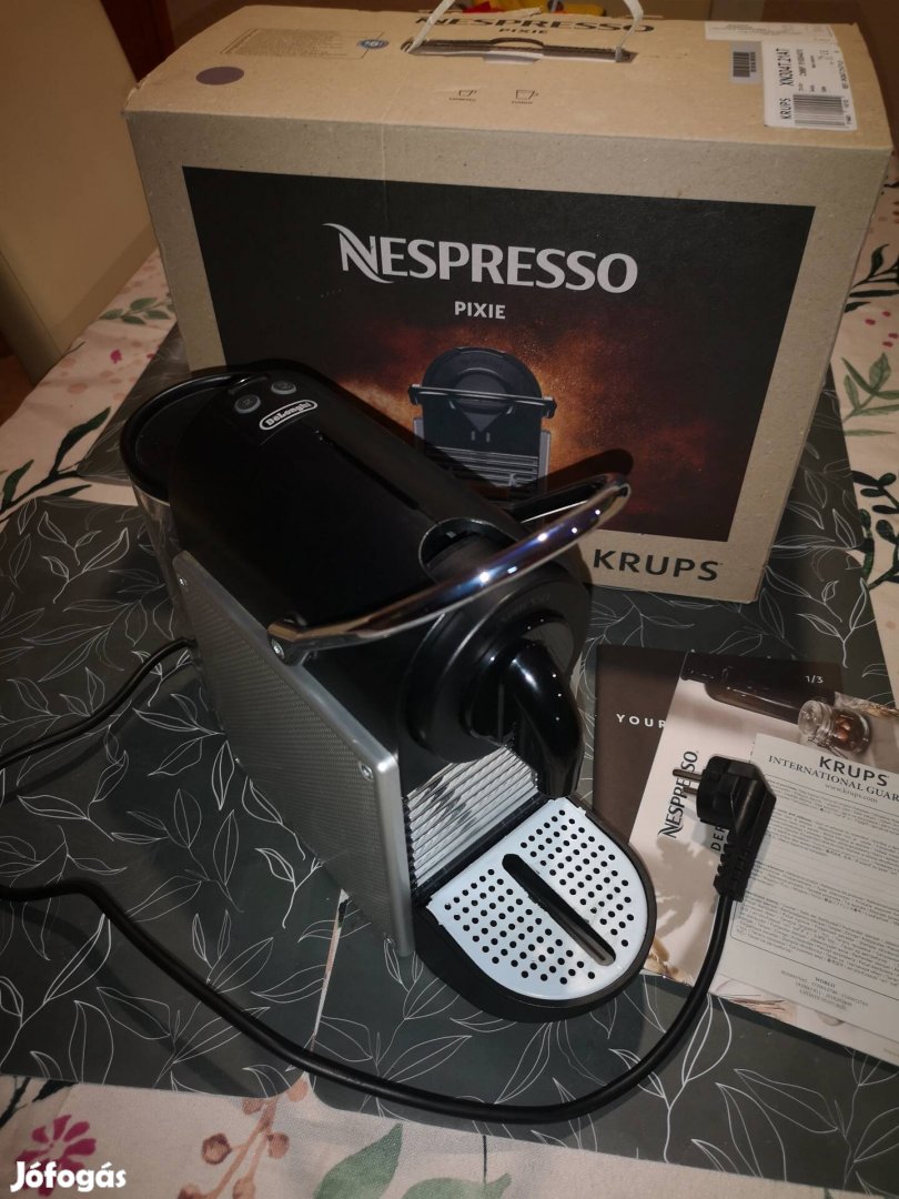 Újszerű Nespresso Pixie kapszulás kávéfőző dobozában 