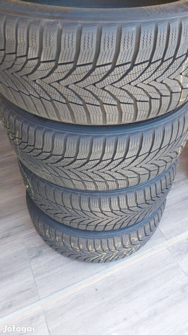 Újszerű Nexen 225/50r17 téli gumi qqq