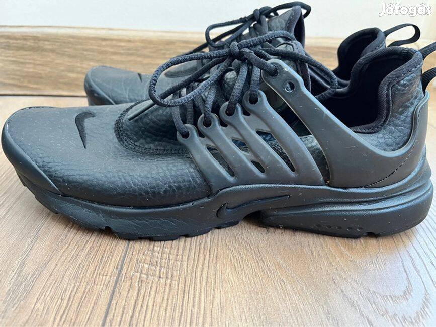 Újszerű Nike Air Presto fekete bőr cipő - 39