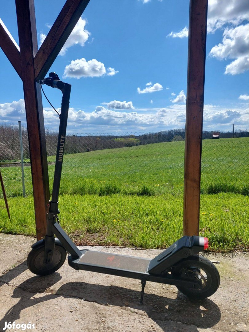 Újszerű Niubility N2 350W elektromos roller eladó max 25km/h