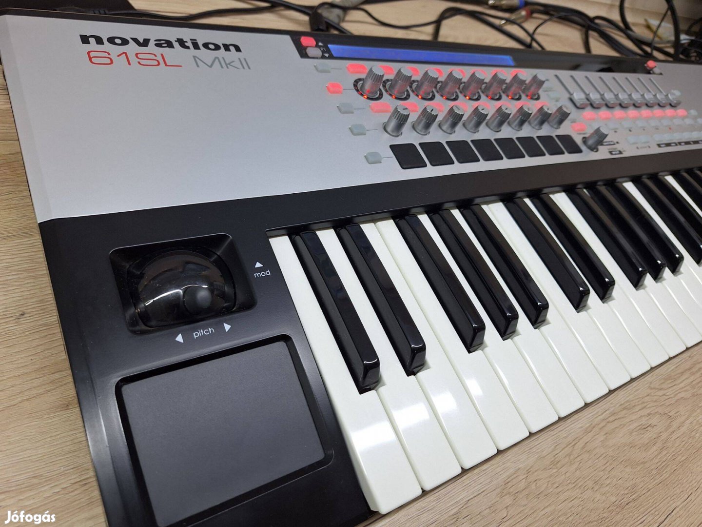 Újszerű Novation SL61 MK2 Midi vezérlő billentyűzet