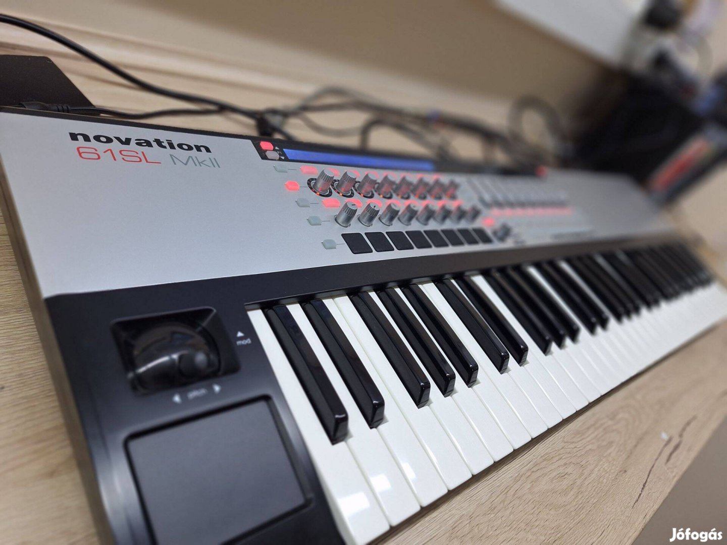 Újszerű Novation SL61 MK2 Midi vezérlő billentyűzet